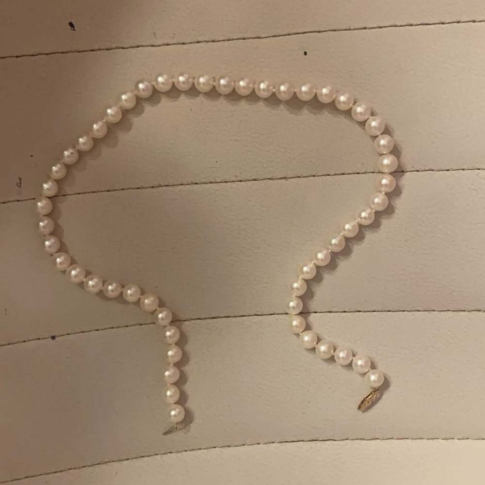 100% real pearls. I got from an ex and I already took out of the package!